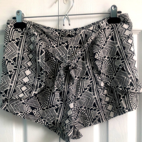 BAND OF GYPSIES Aztec Black And White Print Shorts Size XS - Picture 9 of 9